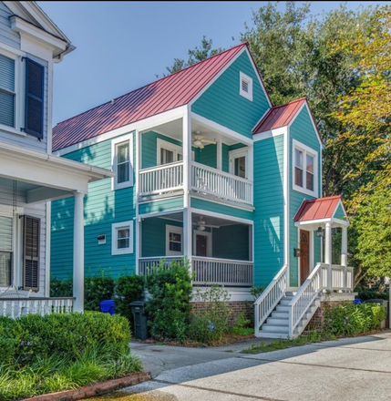 House - Updated Downtown Charleston Home/ Less than 10 Min Walk from MUSC / Driveway Parking Included / 3BR