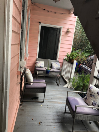 porch - Update- Newly Renovated Shower, 5 minute walk to campus House