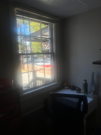 Great natural lighting - 1511 Broadway St.