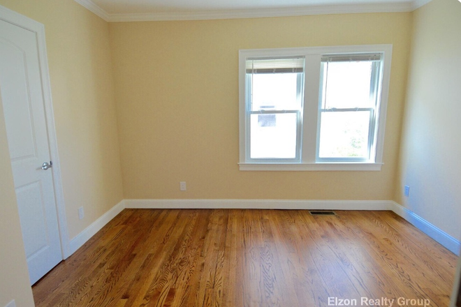 Bedroom - Foster Street Summer Sublease Duplex