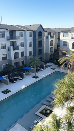 Relaxing Pool View - Luxury Condo near Campus