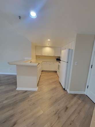 kitchen - University Court Apartments