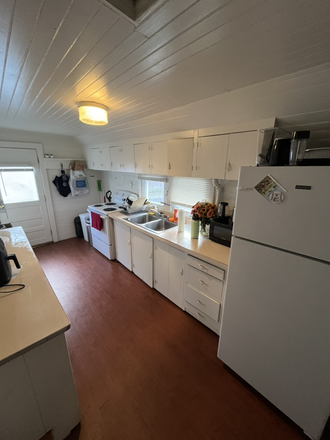 Kitchen - Winter break sublease in downtown Amherst Apartments