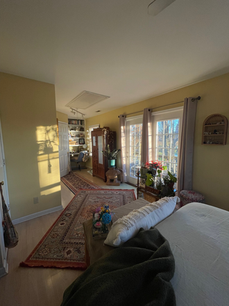 Bedroom - House close to downtown and campus