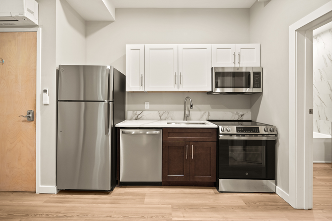 Kitchen - BRAND NEW 2B2B, Close to Campus