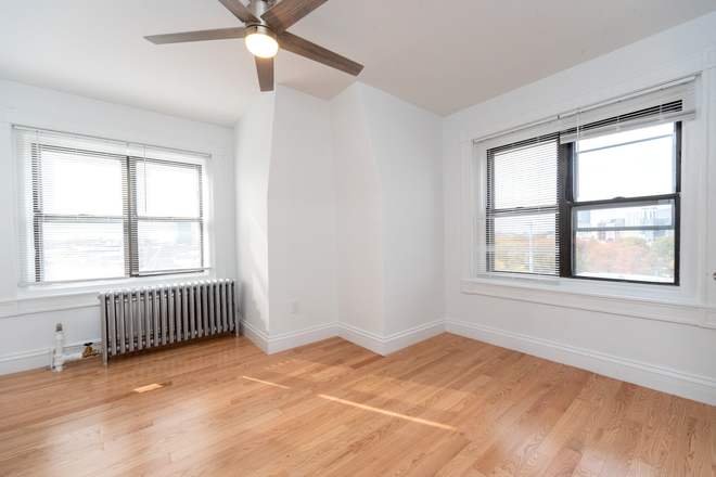 . - 2bed in a Luxury building for Jan 1st move in Apartments