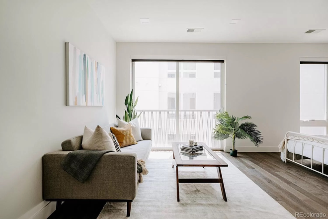 Living - Stunning Modern Condo - near Evans Station and Platt Park