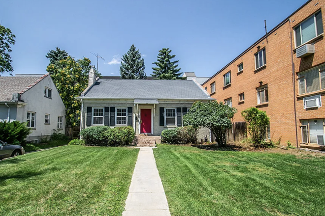 Outside Street Front View - Red Door House, Less than One Block from Campus. Discounted Price! Available Fall Quarter Only.