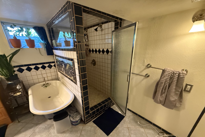 2nd bathroom - Six bedroom house with 4 other roommate currently (in need of two more)