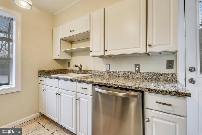 kithcen photo 1 - Room with large windows House