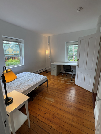 bedroom with full-size bed - 1 Bedroom for Rent in Bright 4-Bedroom Apartment – Walk to Brown & India Point Park