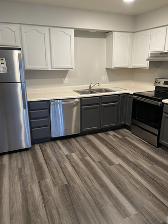 Y - 923 E College Steet - Walk to Campus Apartments