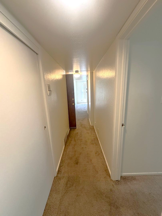 Entrance - Spacious, Top Floor Two bedroom apartment near UC Berkeley and Telegraph Ave
