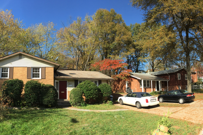 Street - Rental house in a quiet neighborhood near UMD shuttle and bus stops