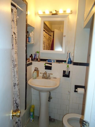 Bathroom - 2 Bedroom No Fee - 5 mins walk to Emerson/Suffolk University Apartments