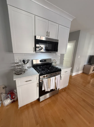 Call NOW for showings! 617-236-8600 - HILLSDALE RD - XL MODERN 6BR BY TUFTS FOR *6/1/2027* W/ 2 BATHS, LNDRY ON SITE, PRKNG INC, DINING RM Apartments