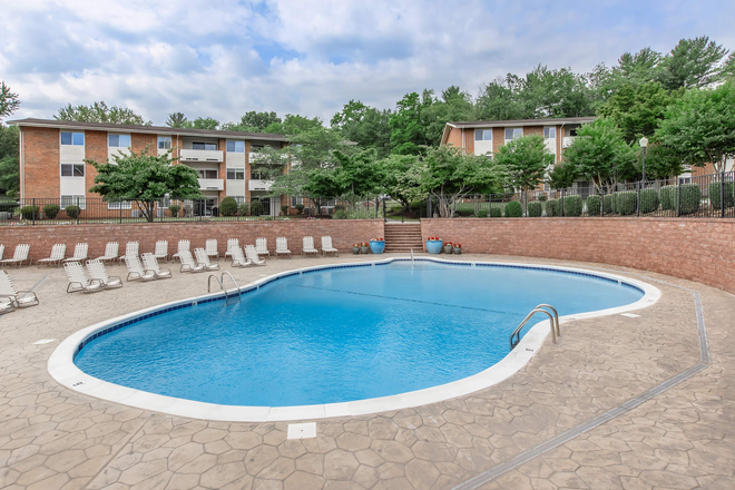 Pool Area - 1 BD 1 DEN JUNE SUBLEASE - WINDSOR HILLS (ONE MONTH) Apartments
