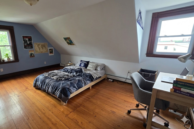 Bedroom A - Private Rooms for Rent $900-$1,200 & Shared Room for Rent $600-$800 Next To Redline Train Station** House