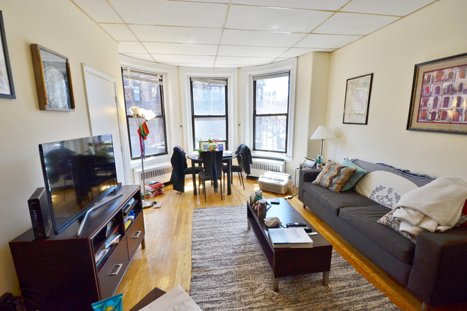 living room - Sunny 1 bed/bath - Available 9/1 - Marlborough St. - Special Deal: 100% OFF BROKERS FEE Apartments