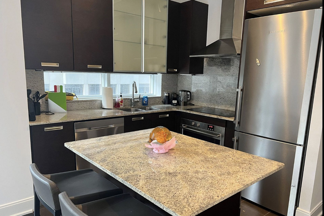 Kitchen - Spacious Furnished 1 Bedroom in Yorkville Condo