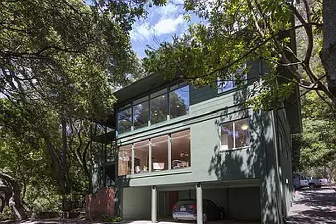 Outside View - Large Beautiful 2-Bedroom Apartment - 1 Block from Campus