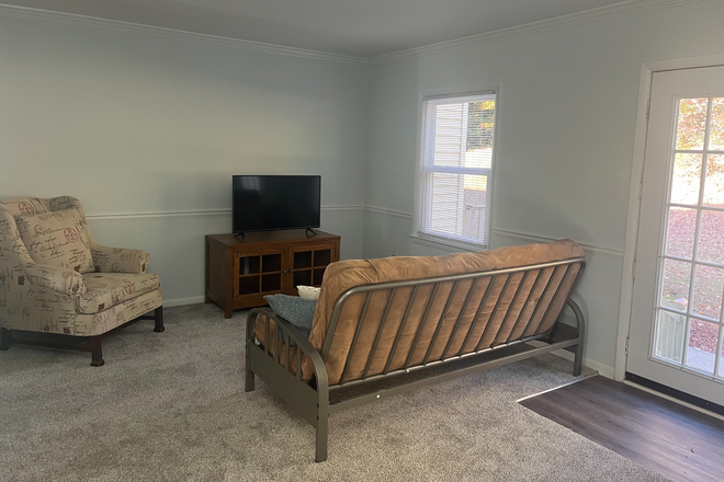 Living Room - Clean, Comfortable and Updated, Fully Furnished Townhouse just Minutes from William & Mary!