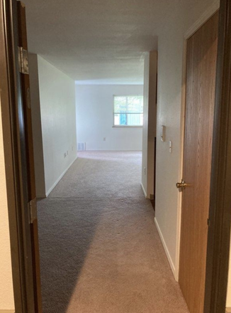 Entry - 2 bed 2 bath at Arbor Glen- Roommate needed