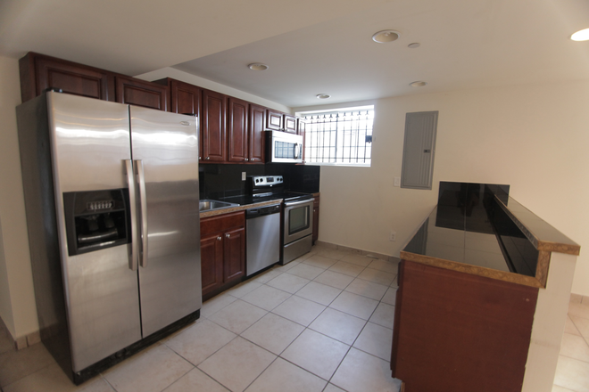 Kitchen - OCP - Spacious Modern 3 Bed 3 Bath Steps From Campus Apartments