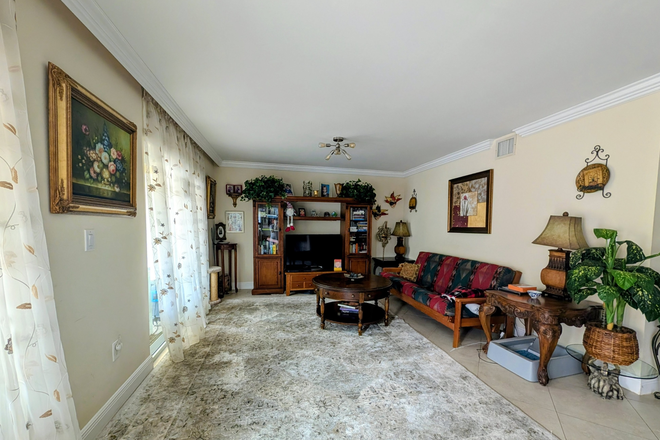 3 - 🎓Premium NSU Housing at gated Poincianna: Peace of mind for parents, a perfect home for students!🏡