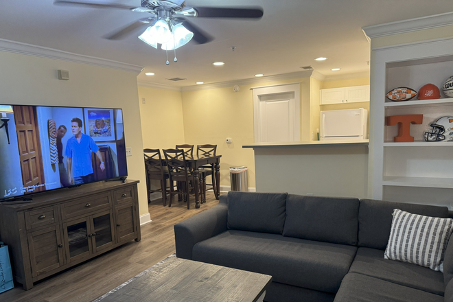 Living Room - 3BR/3BA in the Woodlands Complex with Free Parking and Shuttle Service