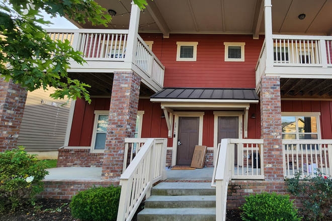 Outside Street View - Spring Semester Lease Transfer - Brexx Townhouse With 3 Male Student Residents