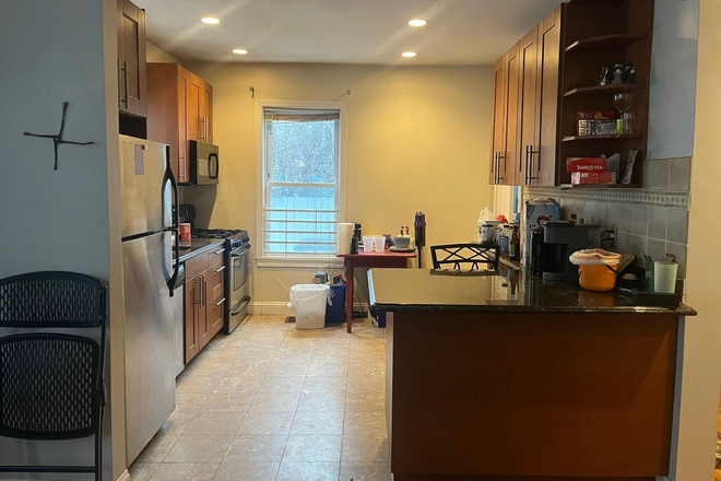 Kitchen - Furnished apartment 20 minute walk from campus