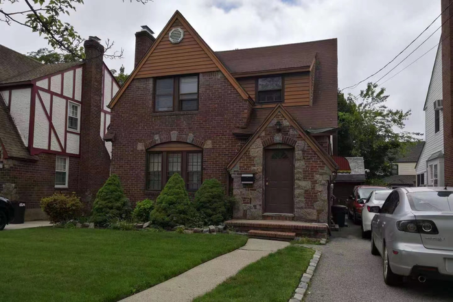 house front - house with furnished room, 2 blocks walking distance to Hofstra University, ROOM AVAILABLE NOW SEPT