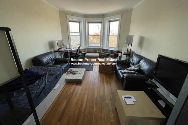 A - BIG TOP FLOOR 2 BED WITH LIVINGROOM, BIG ENOUGH FOR 4 PEOPLE *NO FEE Apartments