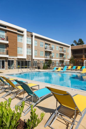 Front with pool - Summer Relet with Option to Renew for 2026-2027