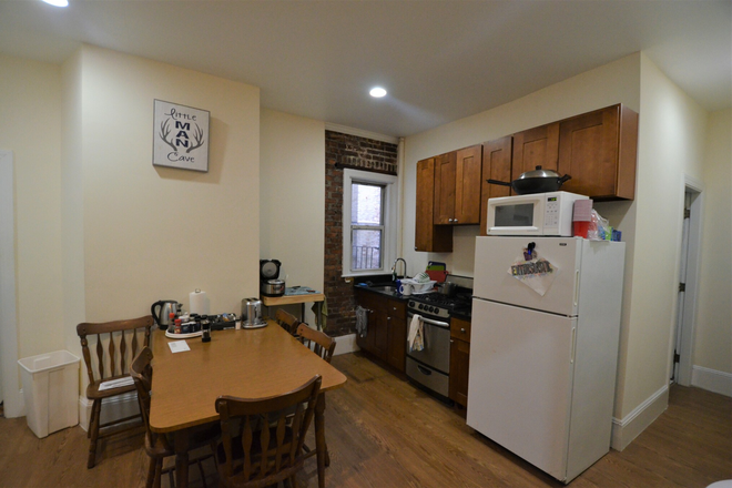 Livingroom - 3 bedrooms in Fenway across Target  comfy living area walk to Campus 9/1 Apartments