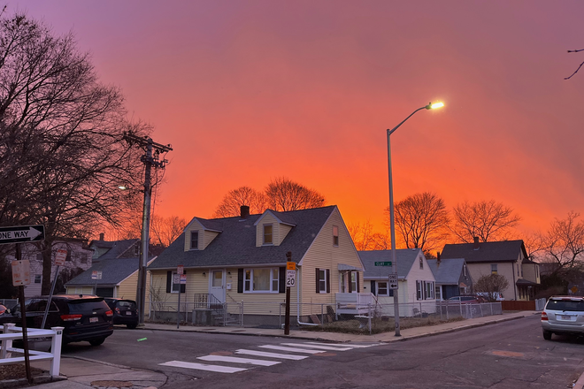 House at sunset - Unfurnished pet + family friendly house near parks, subway, and bike paths