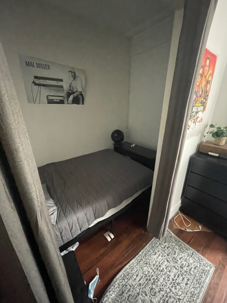 - - No Broker Fee! Close to Campus!! Spacious 5 bed w/ Laundry in Building Apartments