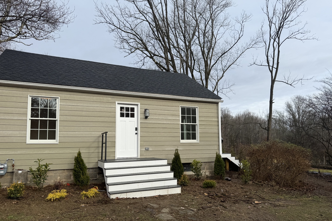 front of the house - Cottage house-Province Line Rd-Princeton