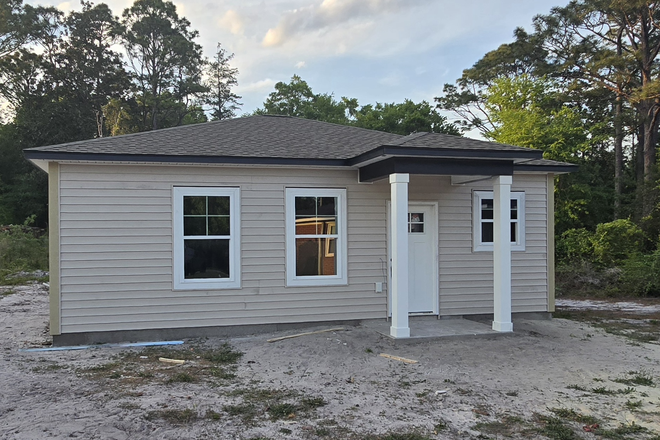 Front View (under construction) - 225 Rose Ave. Walk to Campus- 3BR 2Bath House