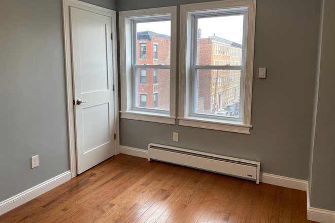 x - Chelsea St 2 Bed East Boston Apartments