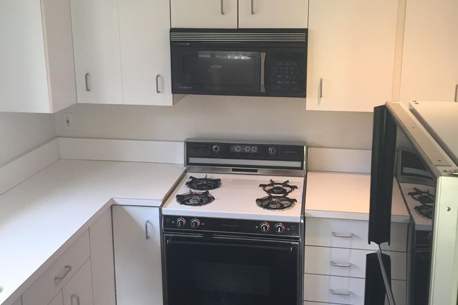 Kitchen w window range microwave fridge - Almost free studio in exchange for 5-15 hours weekly of household chores (50. internet fee)