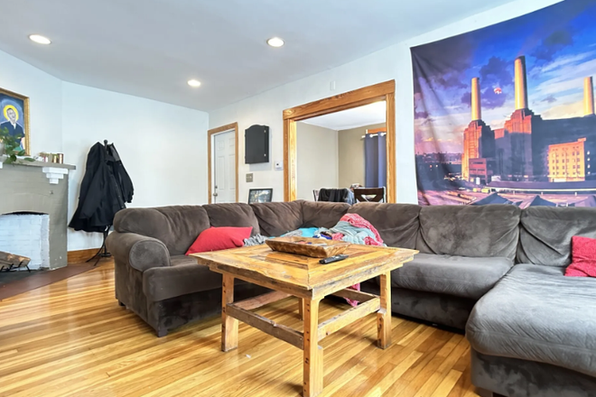 ... - SPACIOUS 3 BED WITH FINISHED BASEMENT Apartments