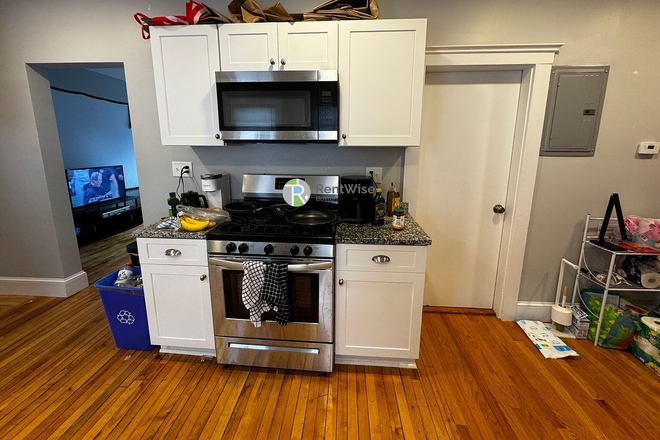 3 - PRICE REDUCTION! 6/1/26 Spectacular 5-Bedroom Near Tufts & the Green Line! NO BROKER FEE Apartments