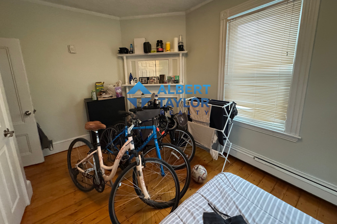 Bedroom #2 - Large 5 Bed 2 Bath on Norfolk Street!!