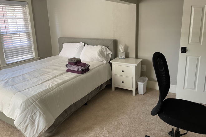 Available bedroom - Furnished room for PU affiliate-Chestnut St-Princeton House