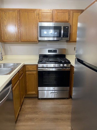 Kitchen - OakHill Condominiums / Condo close to Notre Dame
