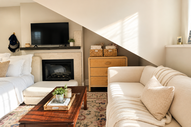 1 - Beacon Hill new studio steps to Redline Charles MGH Great location No Fee 100% Brand new 9/1 Apartments