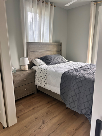 bedroom - Executive condo close to UNC/ Duke