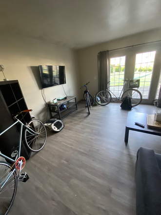 Not my bikes, main shared area. - Terrace View Townhouse